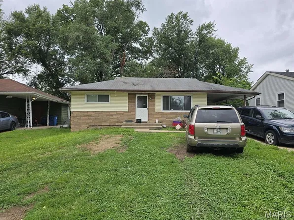 10109 Crown Point Dr, Saint Louis, MO 63136