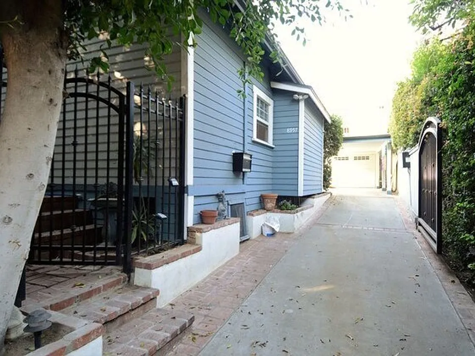 West Hollywood Oasis! *Free Rent*
