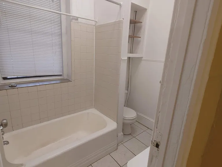4015 Pine St #1R — Photo 6