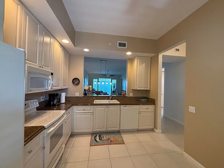 29 Harbour Isle Dr W #102 — Photo 4