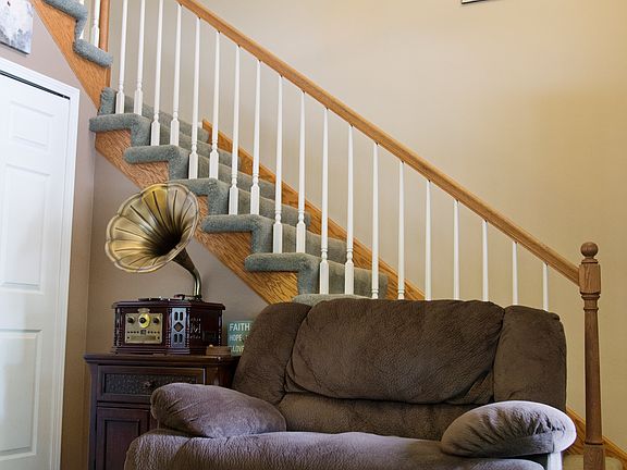 2nd image of 8814 Saint James Pl