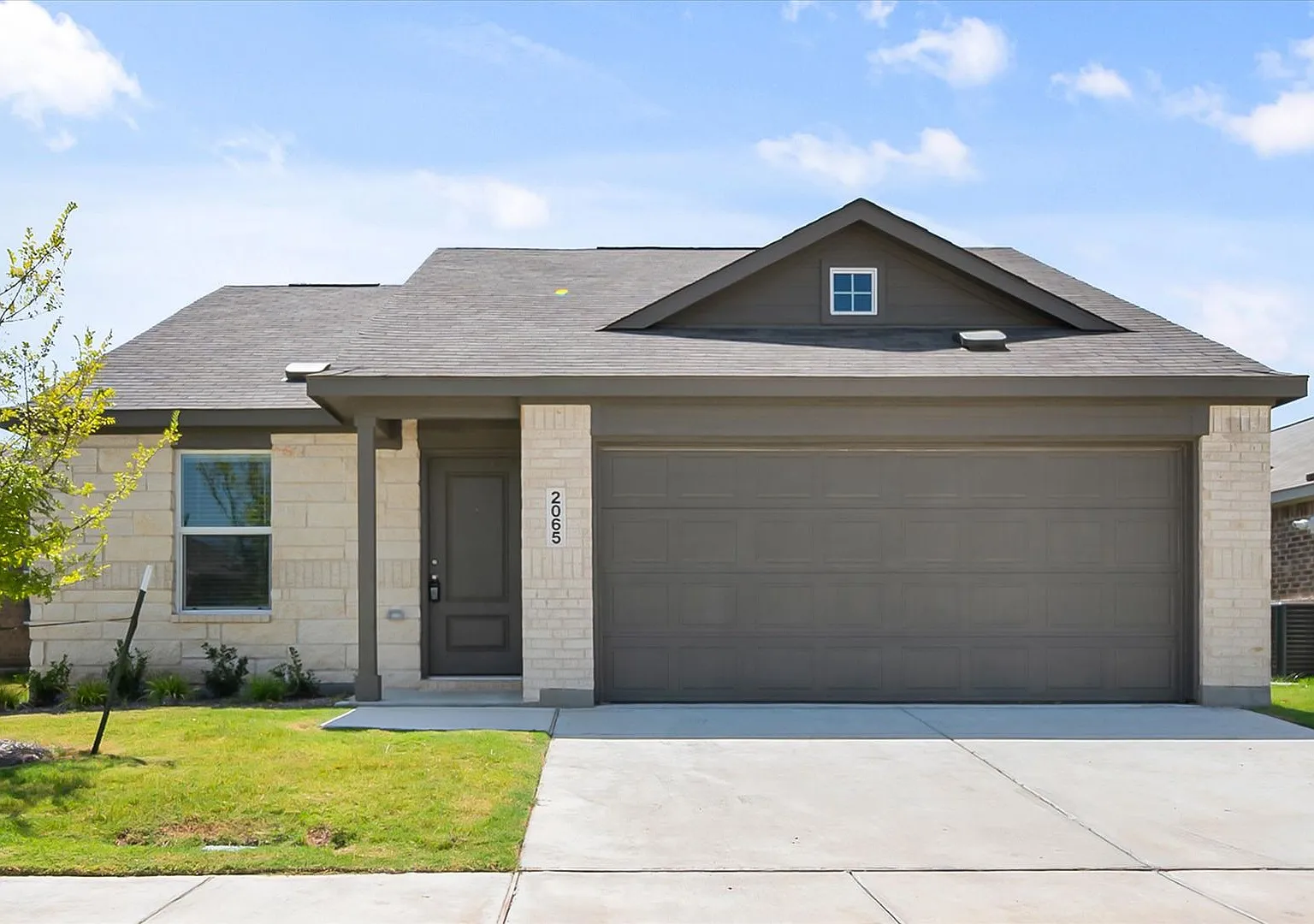 Brand New Ennis — Photo 2