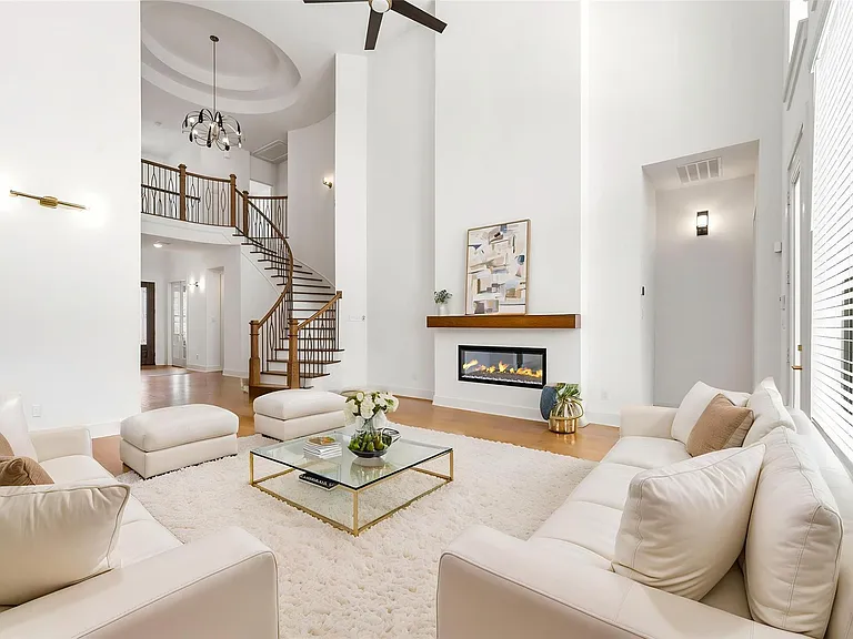 541 Sprigtail Dr — Photo 5