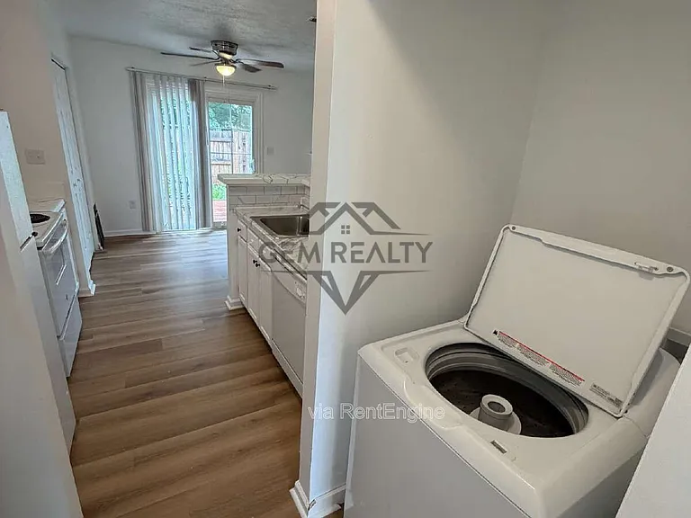 569 Cromwell Ct — Photo 15