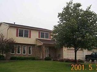 34 Harbor Pointe Cir, Bloomington, IL