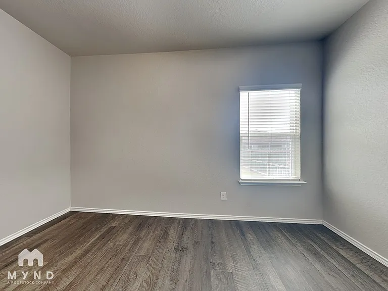 247 Stevens Smt — Photo 8