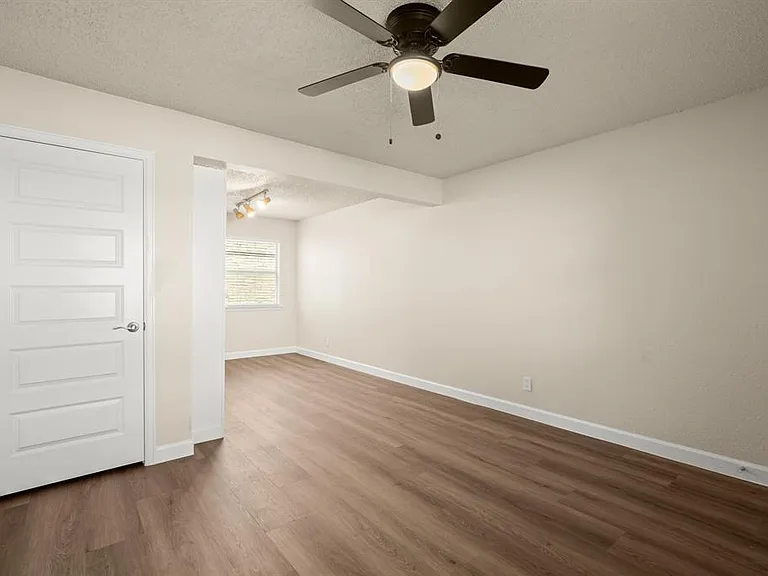 2408 Longview St #112 — Photo 3