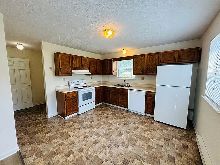 355 Wakeman Ct NE — Photo 16