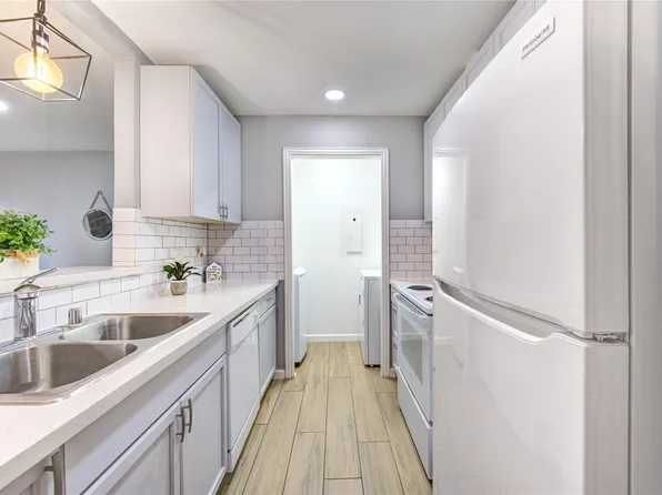 3929 Tanglewilde St #3929, Houston, TX 77063