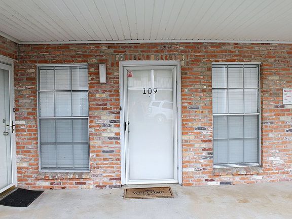 4th image of 3820 Fairfield Ave Unit 109