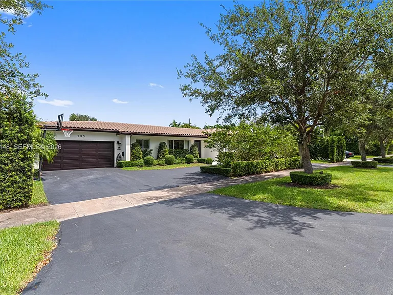 735 Benevento Ave — Photo 1