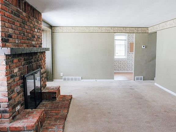 5th image of 235 E Boulevard 136