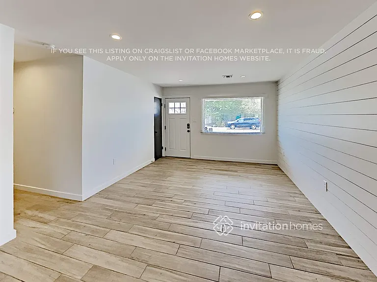1017 W Elna Rae St — Photo 3