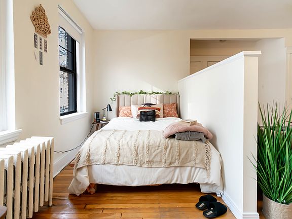 3rd image of 62 Queensberry St APT 205