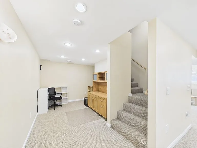 23 Beechwood Hollow St — Photo 37