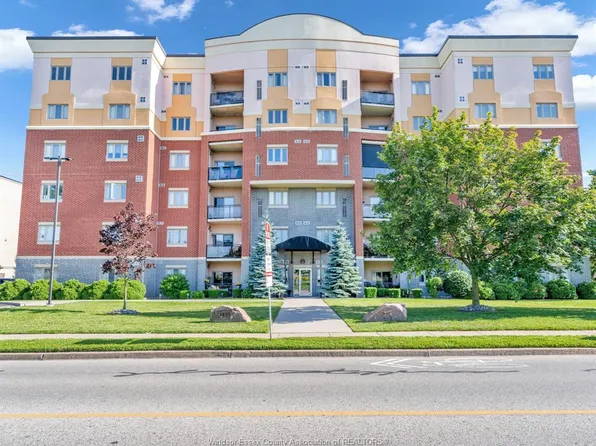 1855 Normandy St #404, Lasalle, ON N9H 2R4