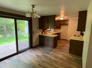 813 Glenpark Dr, Green Bay, WI 54313