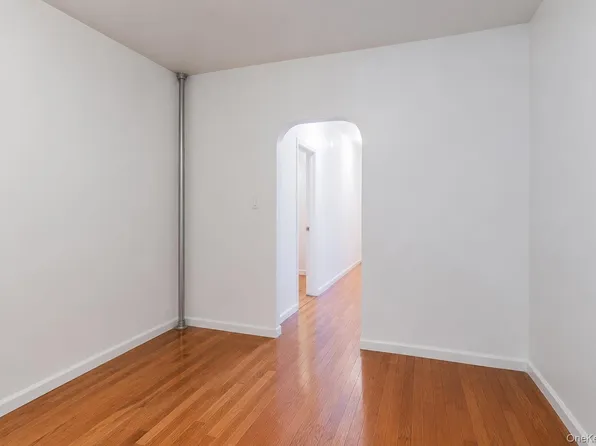 415 E 187th St #2E, Bronx, NY 10458