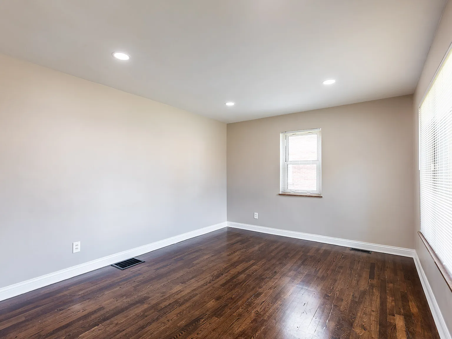 3 bed, 1066 sqft, $1,975 — Photo 2