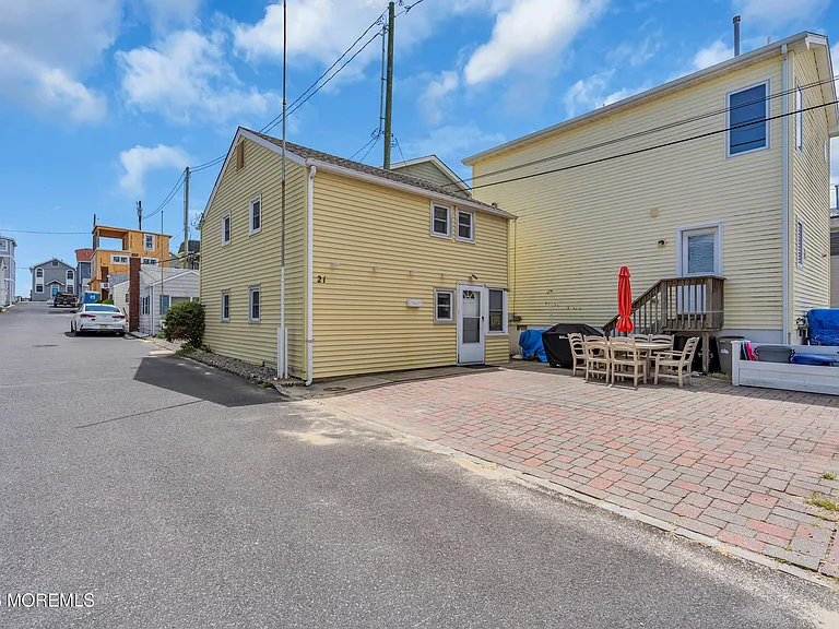 21 E Bay Way — Photo 18