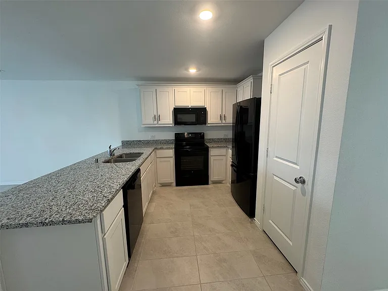 6533 Middlebury Dr — Photo 8