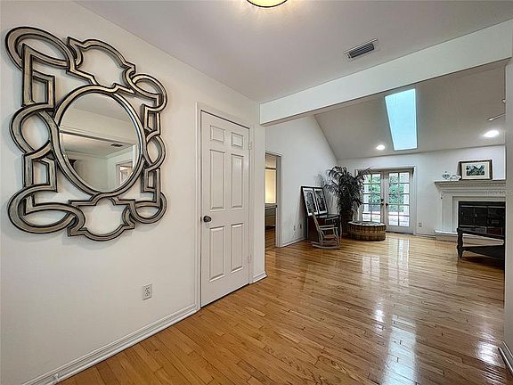 5th image of 2218 Shadehill Ct