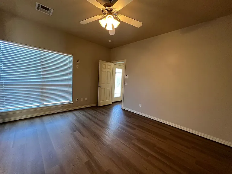 509 SW 124th Pl — Photo 6