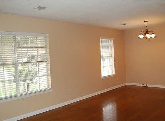 3rd image of 8021 Malibu Cir