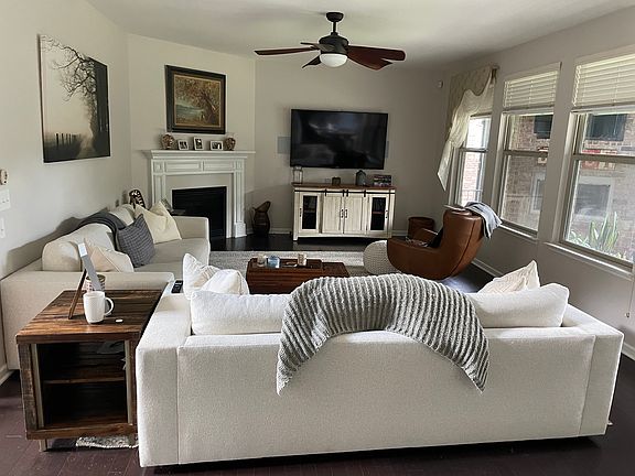 3rd image of 312 Whitman Ct