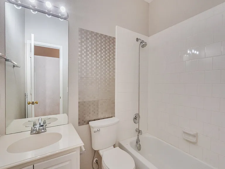 2509 Hunters Run Dr — Photo 23