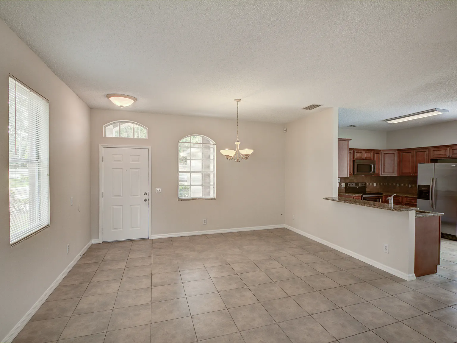 4 bed, 2.5 bath, 2016 sqft, $3,100 — Photo 4
