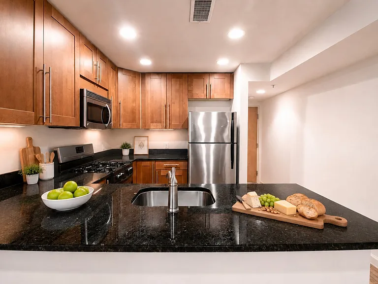 1310 K St SE #103 — Photo 2