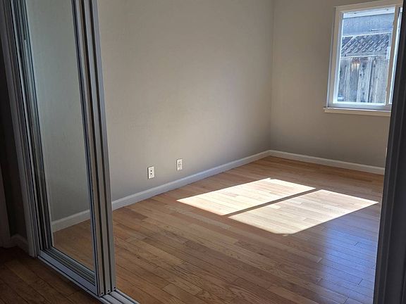 4th image of 1464 Jeffery Ave