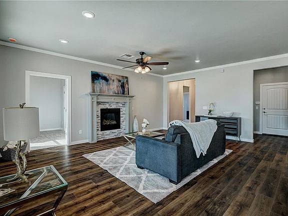 5th image of 596 Auburn Ln