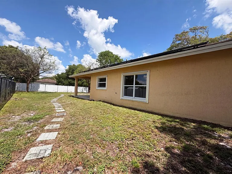 453 N Deerfield Ave — Photo 5