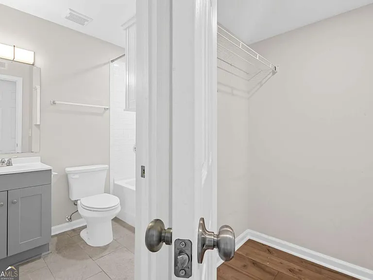 1166 Booth Rd SW #407 — Photo 15