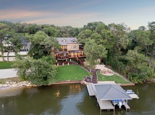 369 Shoreline Dr, Gainesville, TX 76240