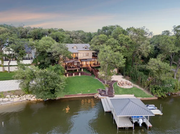369 Shoreline Dr, Gainesville, TX 76240