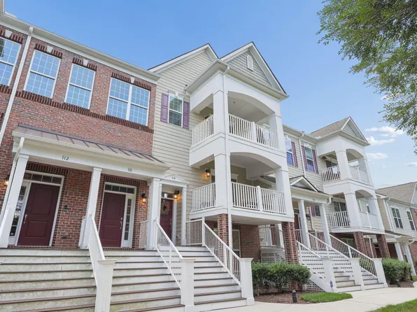 10330 Sablewood Dr, Raleigh, NC 27617
