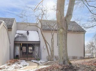 83 Thornhill Ln APT B, Lake Barrington, IL 60010