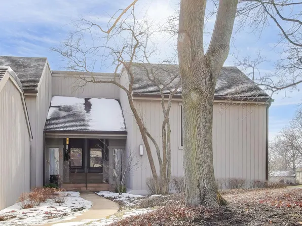 83 Thornhill Ln APT B, Lake Barrington, IL 60010