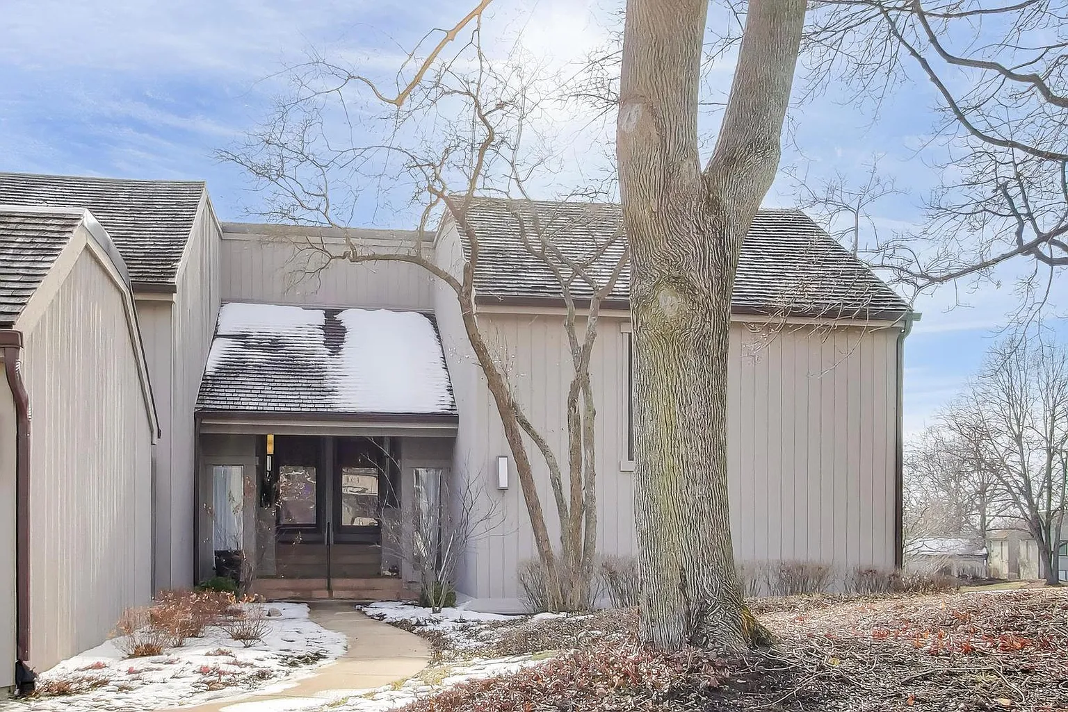 83 Thornhill Ln APT B photo 1
