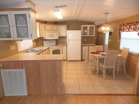 3rd image of 126 Tara Ln