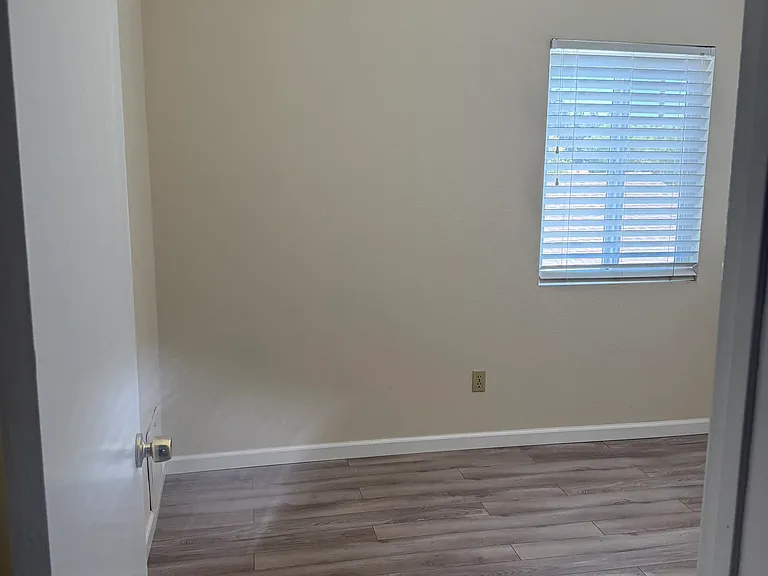 Second upstairs bedroom