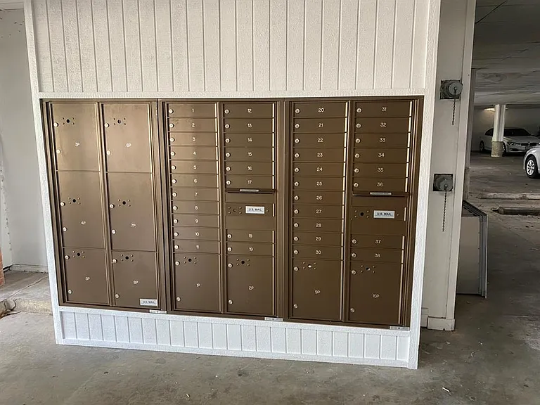 2401 Leon St #210 — Photo 34