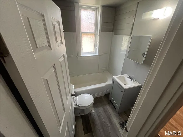 3135 Chippewa St #1F — Photo 9