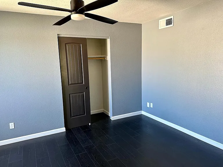 826 E Eugie Ave — Photo 14