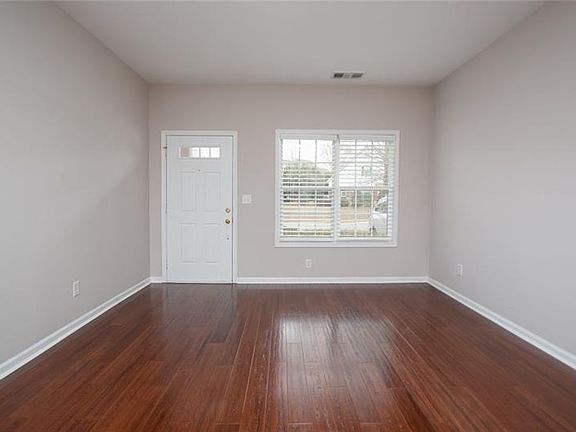 3rd image of 2404 Suwanee Pointe Dr