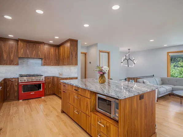 2976 Patton Rd, Roseville, MN 55113
