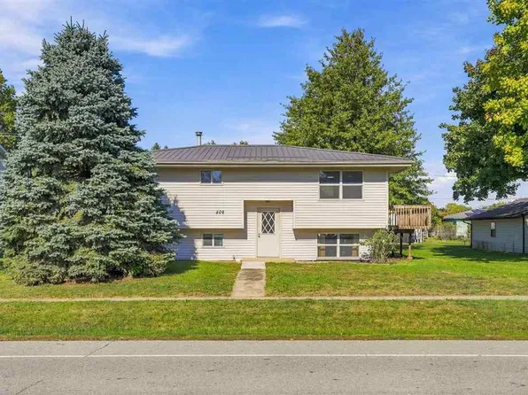 408 E Main St, Hills, IA 52235